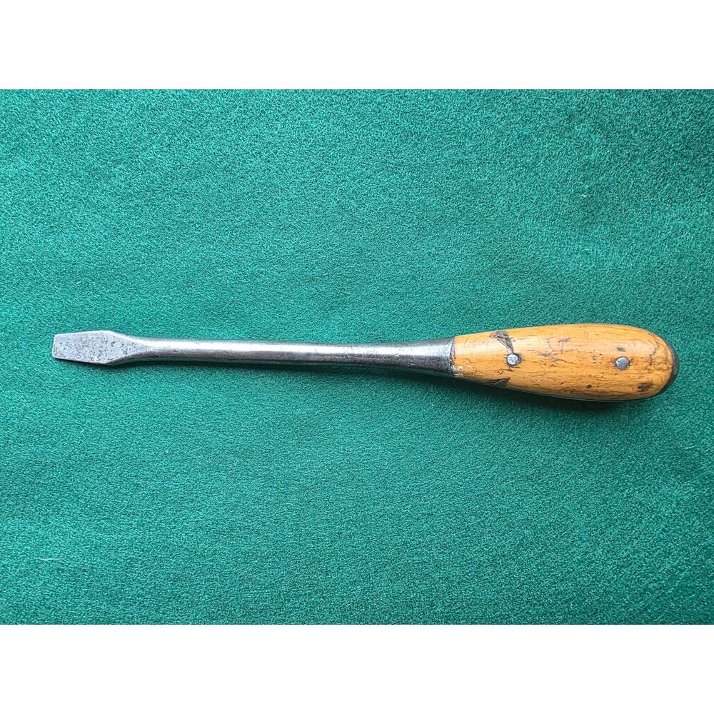 Vintage Unmarked Perfect Handle Screwdriver 10 total length, 3/8" tip